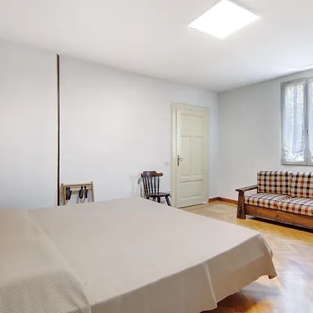 Residenza Ai Noci * Lanzo dʼIntelvi